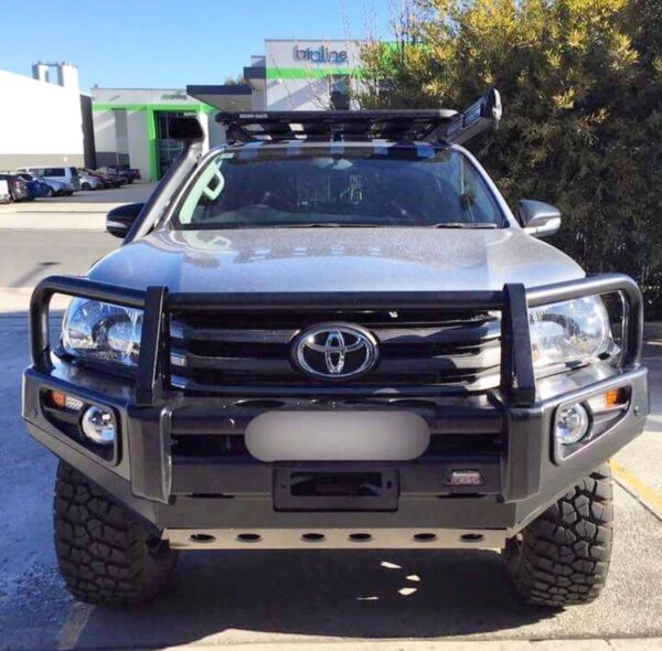 BULLBAR CLASSIC BLACK DELUXE TOYOTA HILUX REVO 2020 - ON WIDE BODY - BU59-3734 - Imagen 2